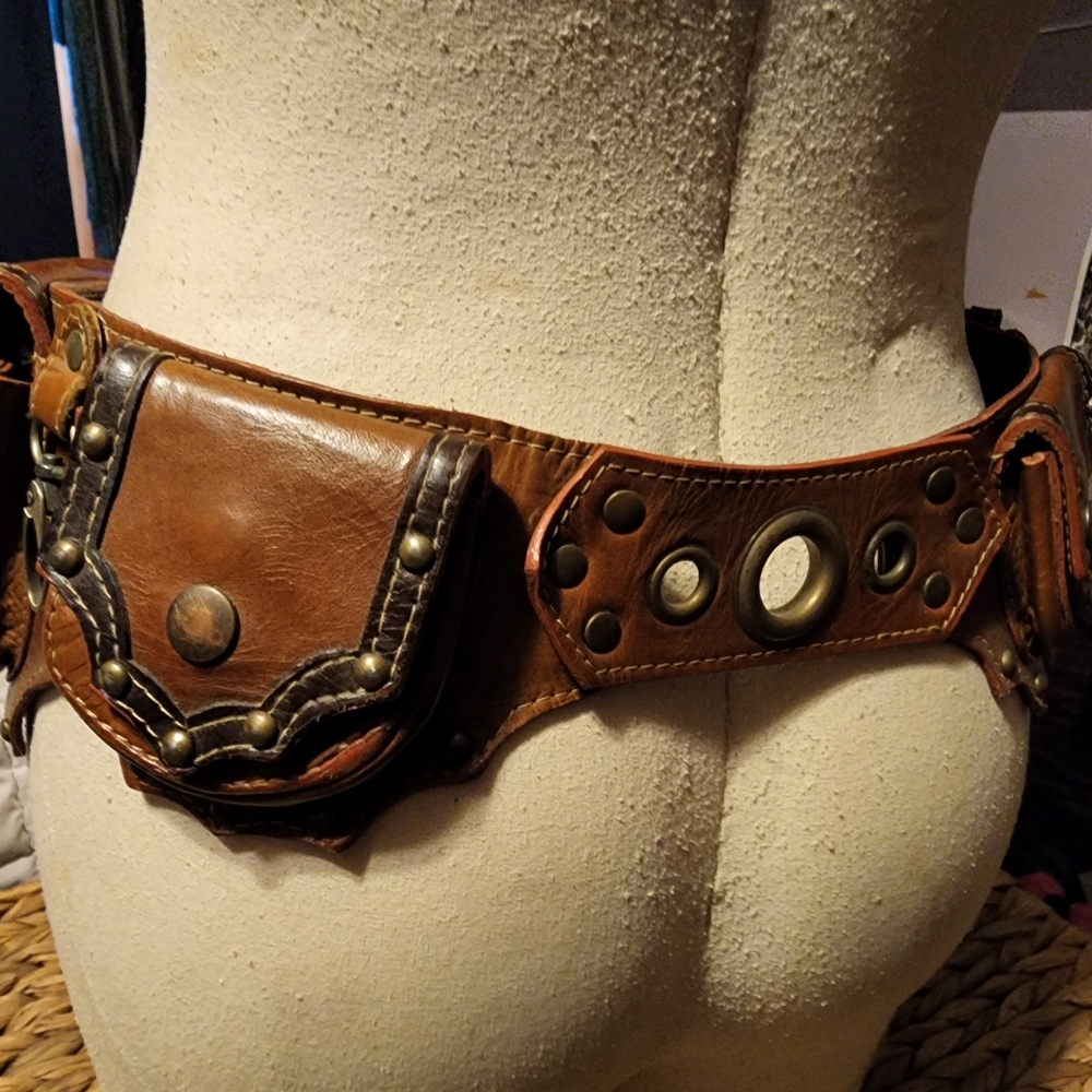 Offrandes Leather Utility Belt - image 2